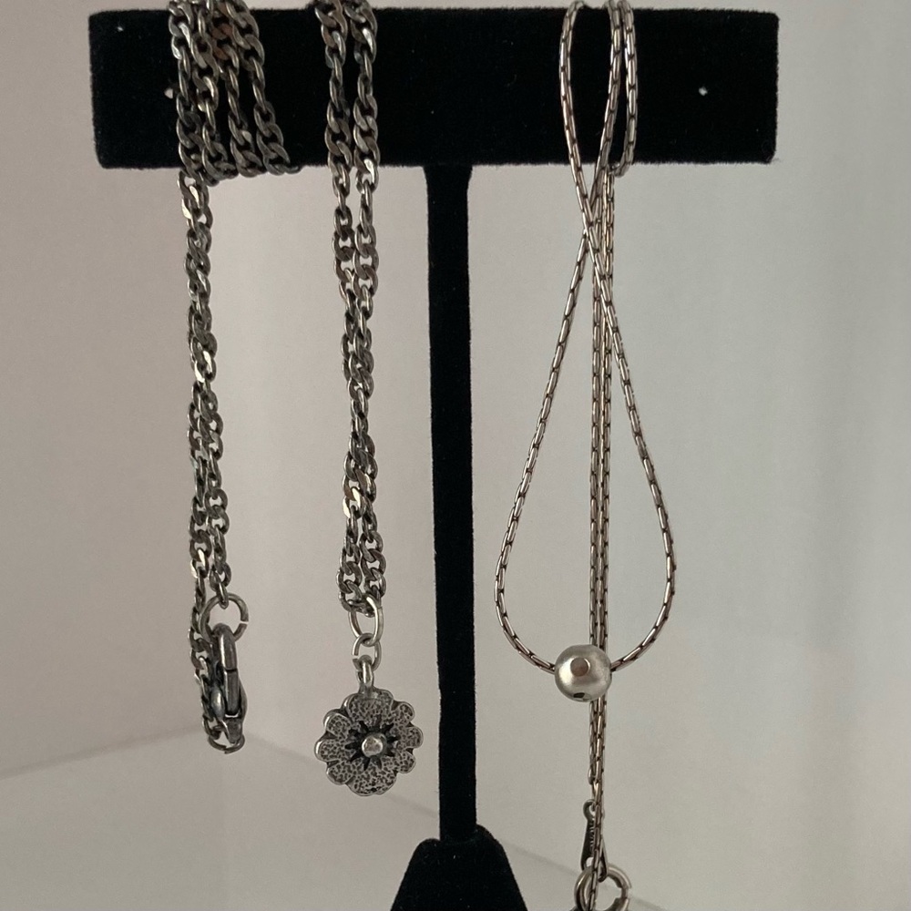 Fashion Jewelry 2 Necklace Bundle:
Silver tone metal